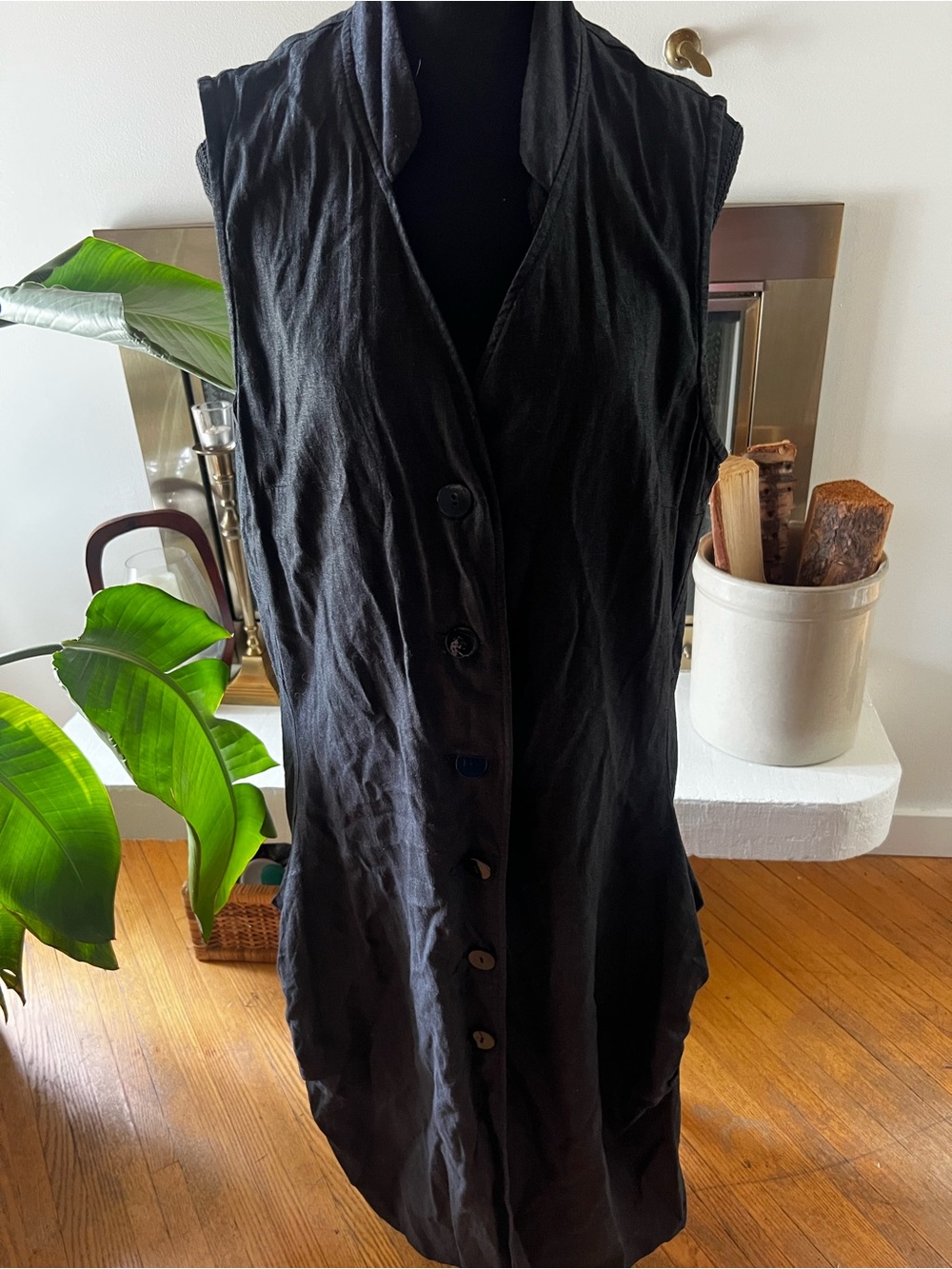 Women’s Black Sleeveless Button-Front Dress